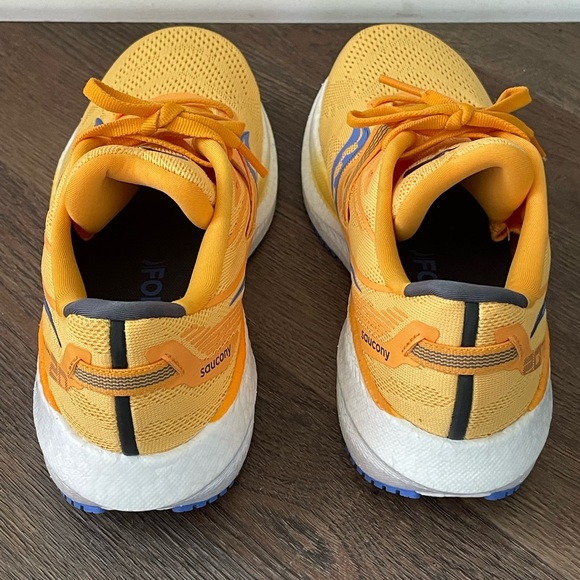 Saucony Women’s Triumph 20 Running Shoes, Gold/Horizon. - Picture 4 of 9